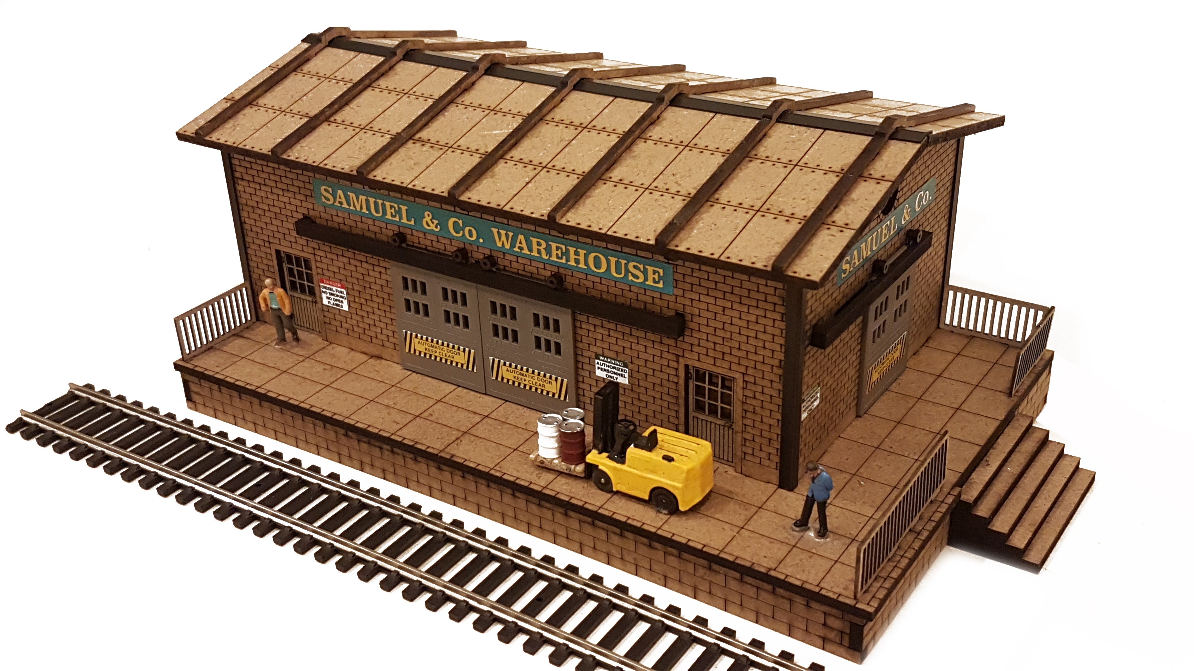 HO/OO Scale Warehouse w/Motorized Working Doors