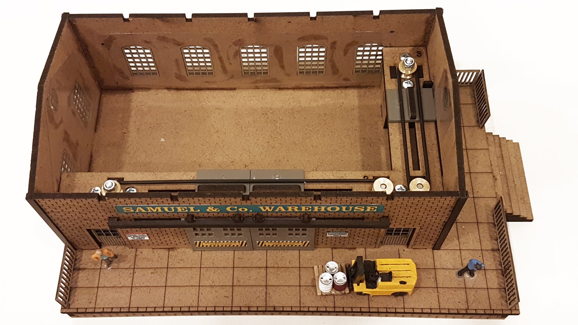 HO/OO Scale Warehouse w/Motorized Working Doors